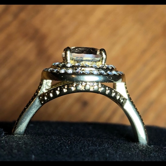 Gold-tone CZ / Yellow center-stone Cocktail Fashion Ring - Picture 5 of 10